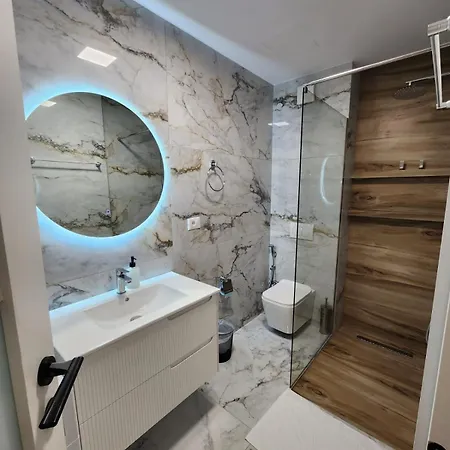 Orange Center * Tiran